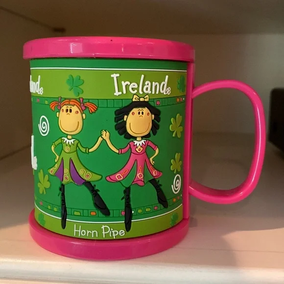NWOT Adorable Discontinued Irish Dance Mug with Jig, Reel & Hornpipe Dancers - Picture 3 of 6